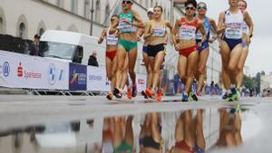 Un grupo de marchadoras, con la española Marta Pérez entre ellas, en la prueba de 20 kilómetros de los Europeos de Múnich 2022.