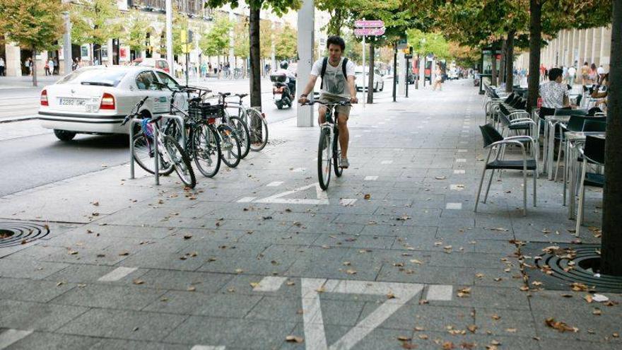 Las bicis, expulsadas de las aceras a partir de hoy