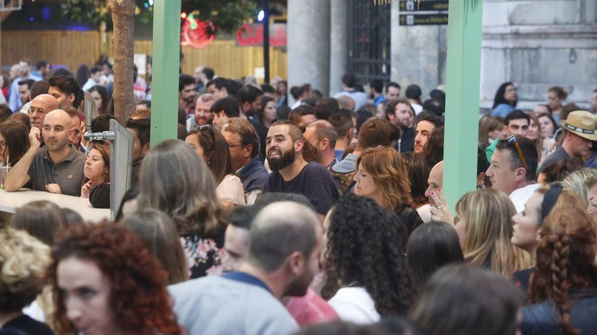 Ambiente en las fiestas de San Mateo en Oviedo.