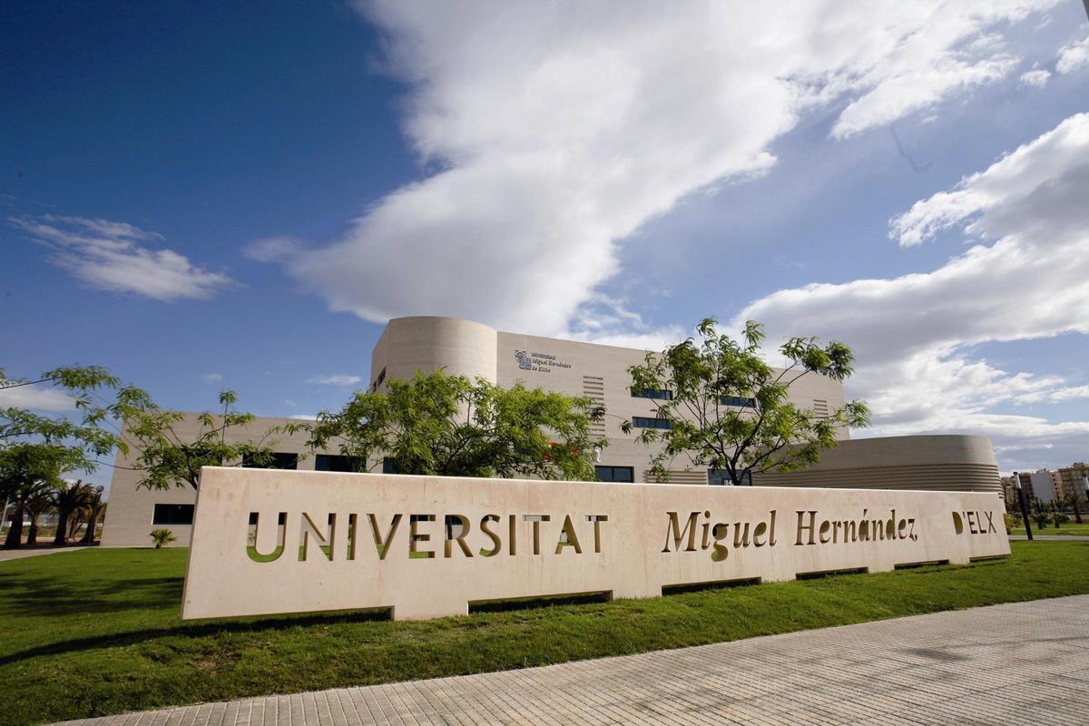Fachada de la Universidad Miguel Hernández de Elche.