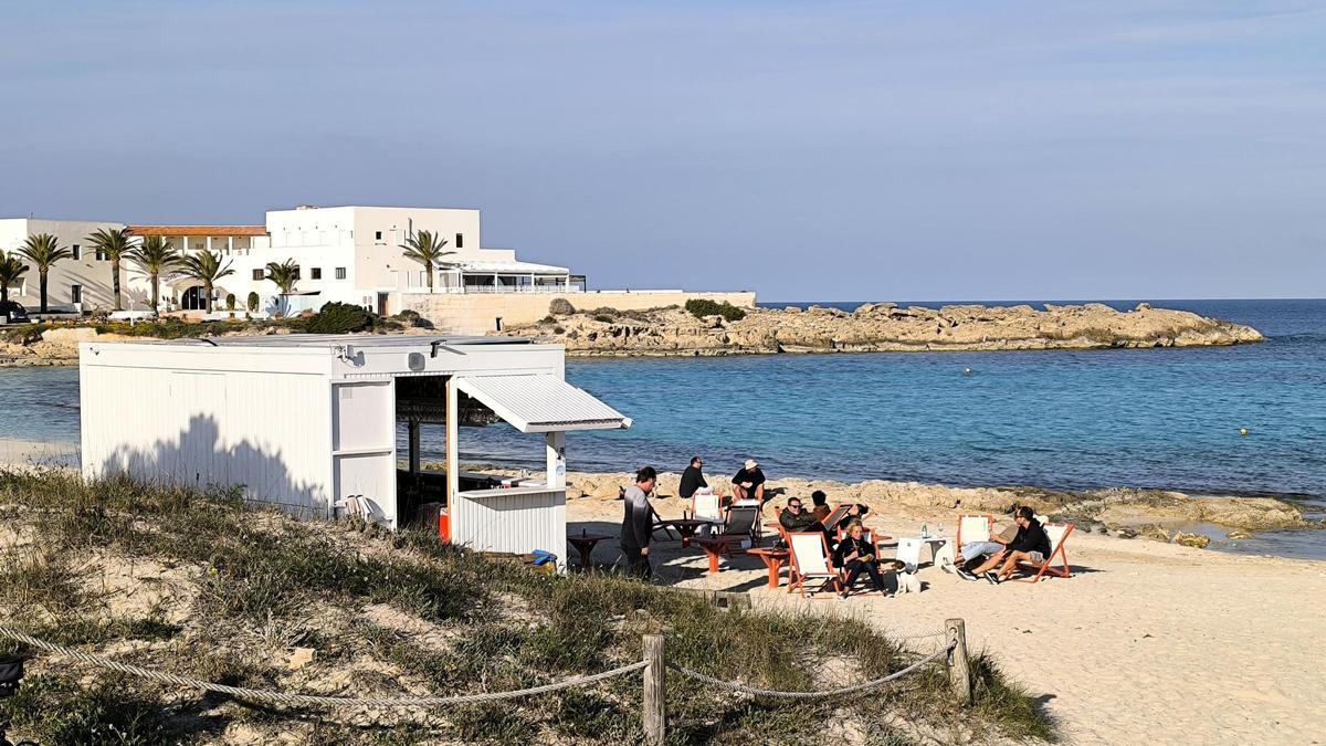 El Chiringuito Nuu situado en la playa de es Pujols de Formentera