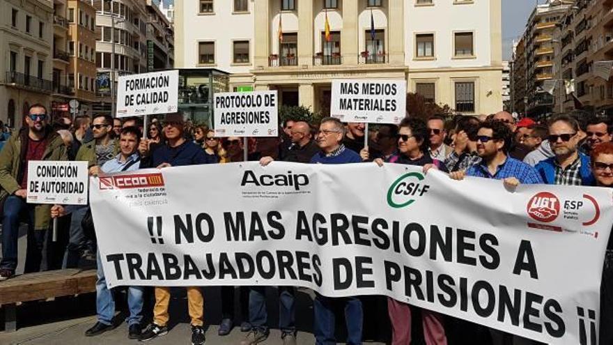 Imagen de archivo de una protesta en Alicante por las agresiones a funcionarios de prisiones.