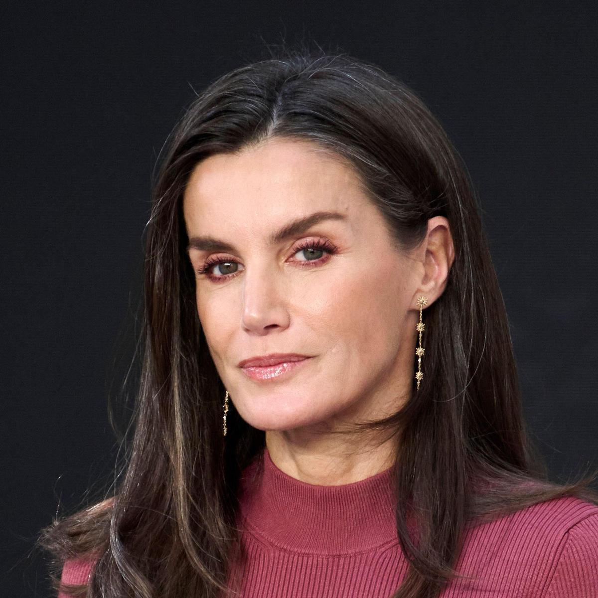 la reina Letizia con los pendientes 'Nanuk long' de Sure Jewels, firma valenciana