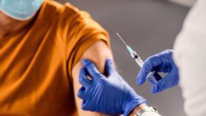 La ideologia dels antivacunes, un perill pels seus propis fills