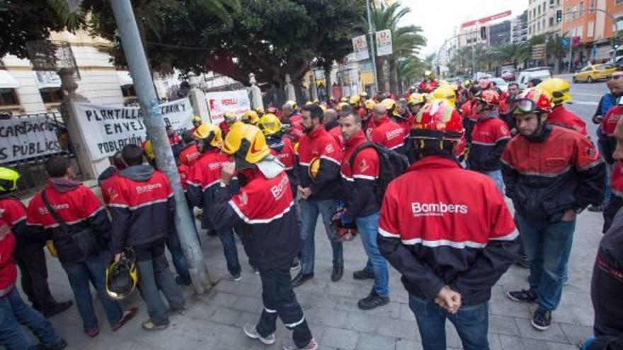 Una plantilla de bomberos con una media de 50 años