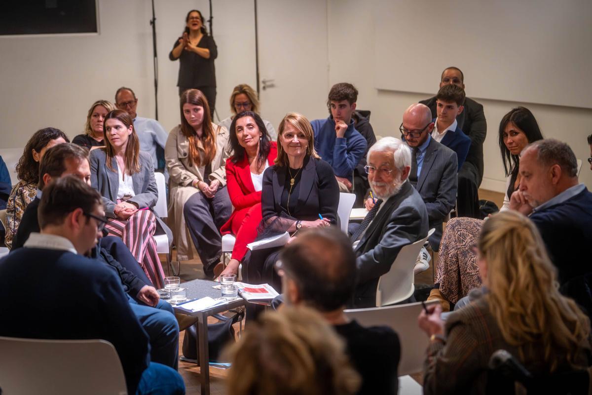 European Bridges: 'Discapacidad y derechos para una Europa inclusiva'. En el centro Rosa Estaràs, eurodiputada balear del PP y Xavier Puigdollers, presidente de la comisión de los Derechos de las Personas con Discapacidad del ICAB