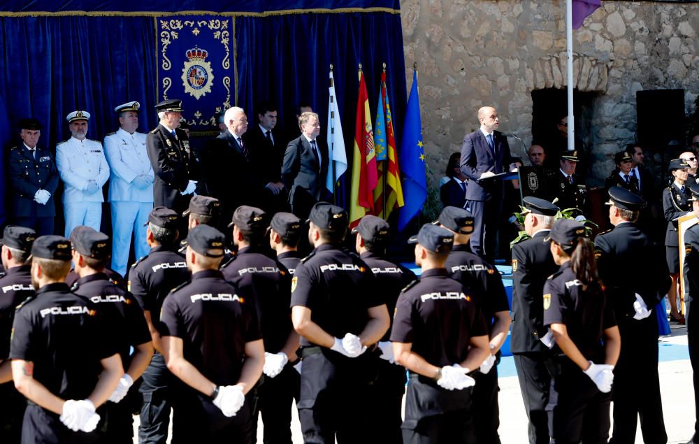 Un momento del acto de la Policía en el Castillo de Santa Bárbara.