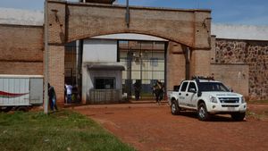 Fotografía de archivo en la que se registró la entrada principal del penal Pedro Juan Caballero, en el Departamento de Amambay (Paraguay). EFE/Str