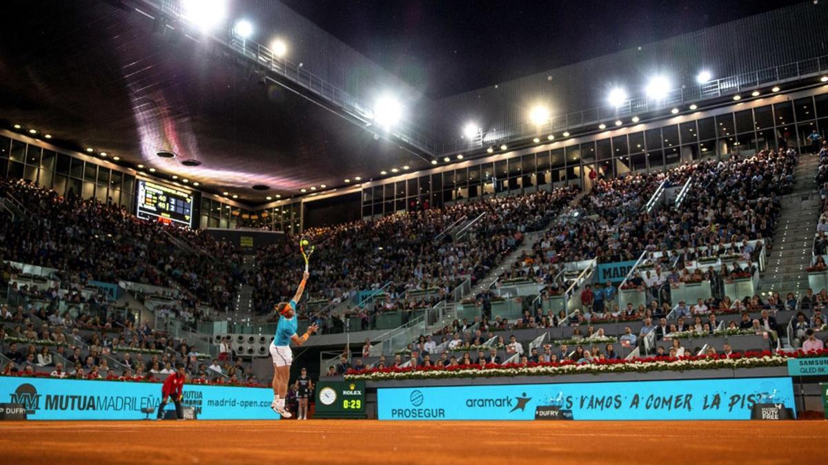 El tenista español Rafa Nadal, durante la semifinal del Mutua Madrid Open ante el griego Stefanos Tsitsipas disputada esta noche en la Mágica, en Madrid.