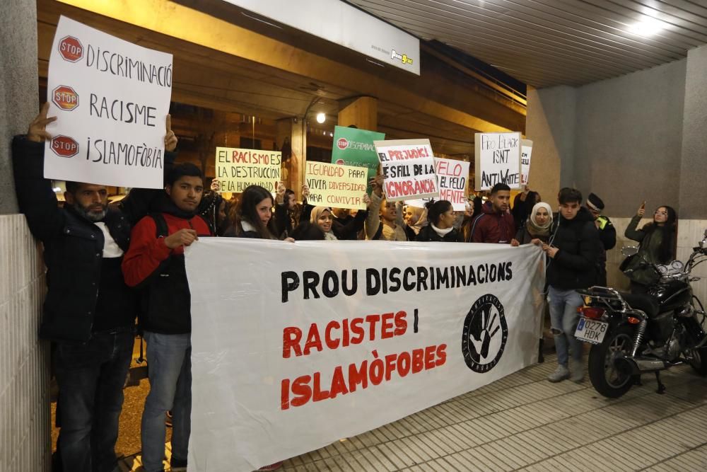 Manifestació per denunciar dos suposats casos de racisme