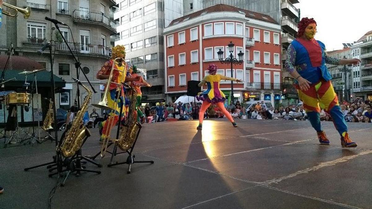 21 DISTRITOS Baja El Telón Hasta Septiembre Con Circo, Conciertos Y Un Taller De Autoedición