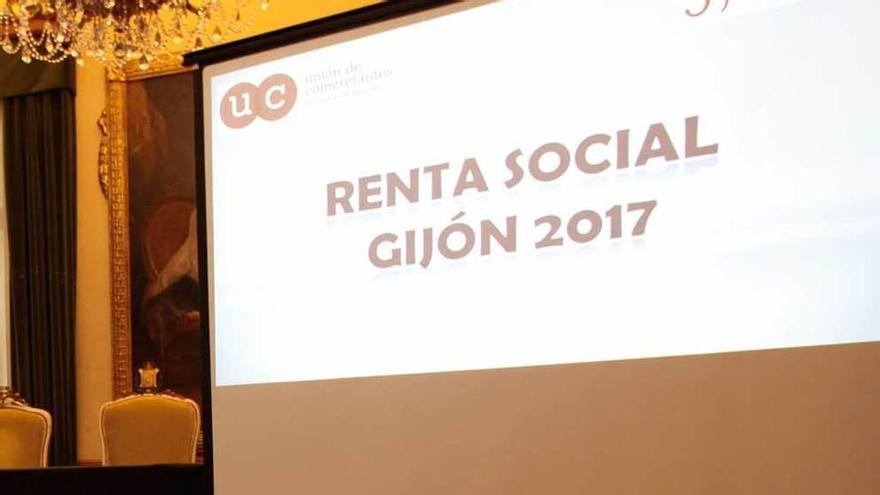 Presentación del proyecto de renta social que vincula a la Fundación de Servicios Sociales, la Unión de Comerciantes y Caixabank.