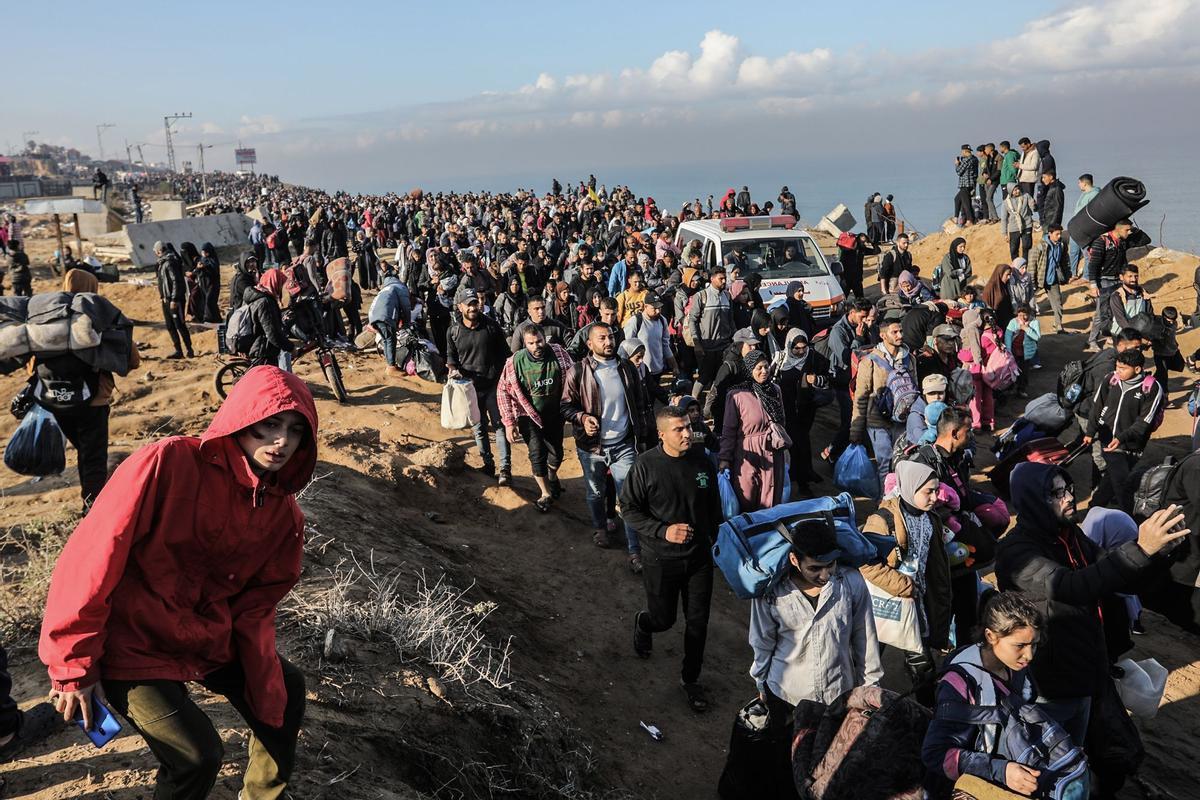 Palestinos desplazados regresan a sus hogares al norte de una Gaza ...