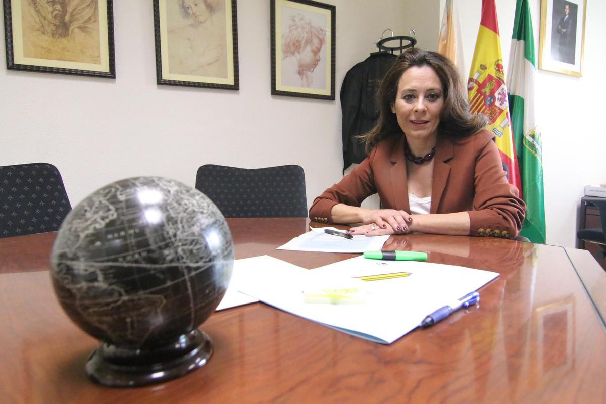 Nuria Ceular, decana de Ciencias del Trabajo.