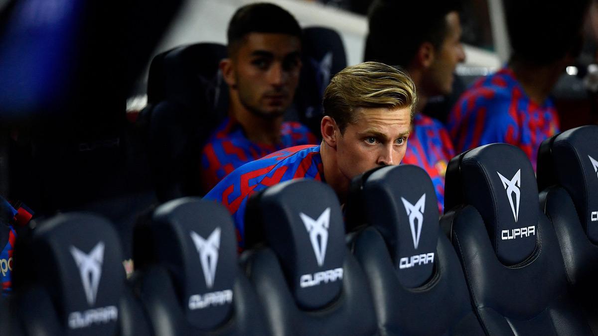 De Jong, en el banquillo del Camp Nou