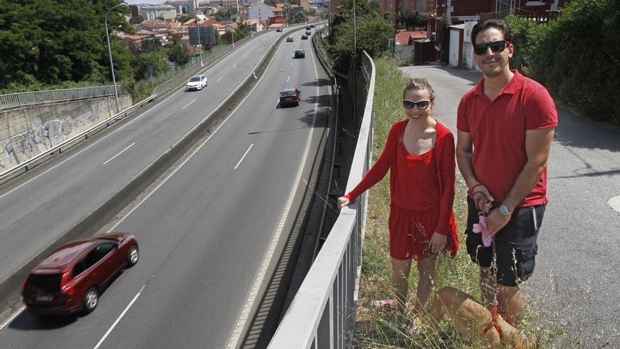 Vecinos de Teis afectados por ruido de la AP-9. // FdV