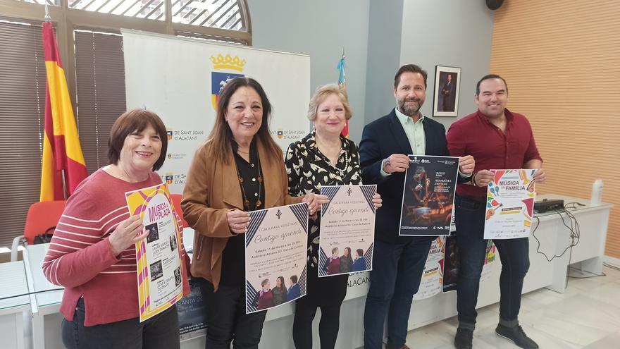 Homenaje a tres empleadas con más de 40 años de trabajo en el Ayuntamiento de Sant Joan