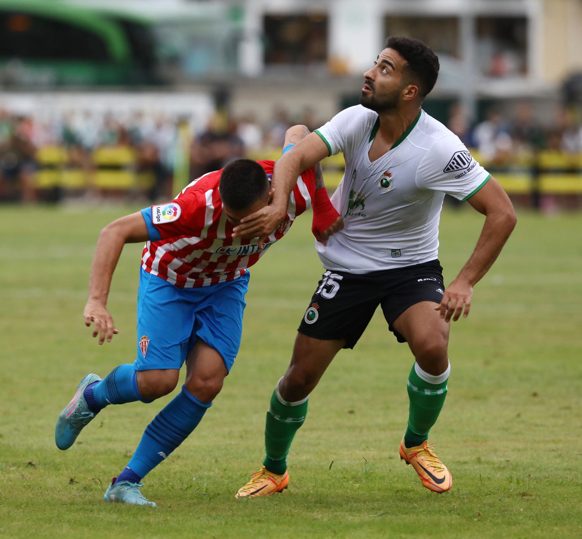 En imágenes: El Sporting vence por 1-0 frente al Racing de Santander en un partido amistoso