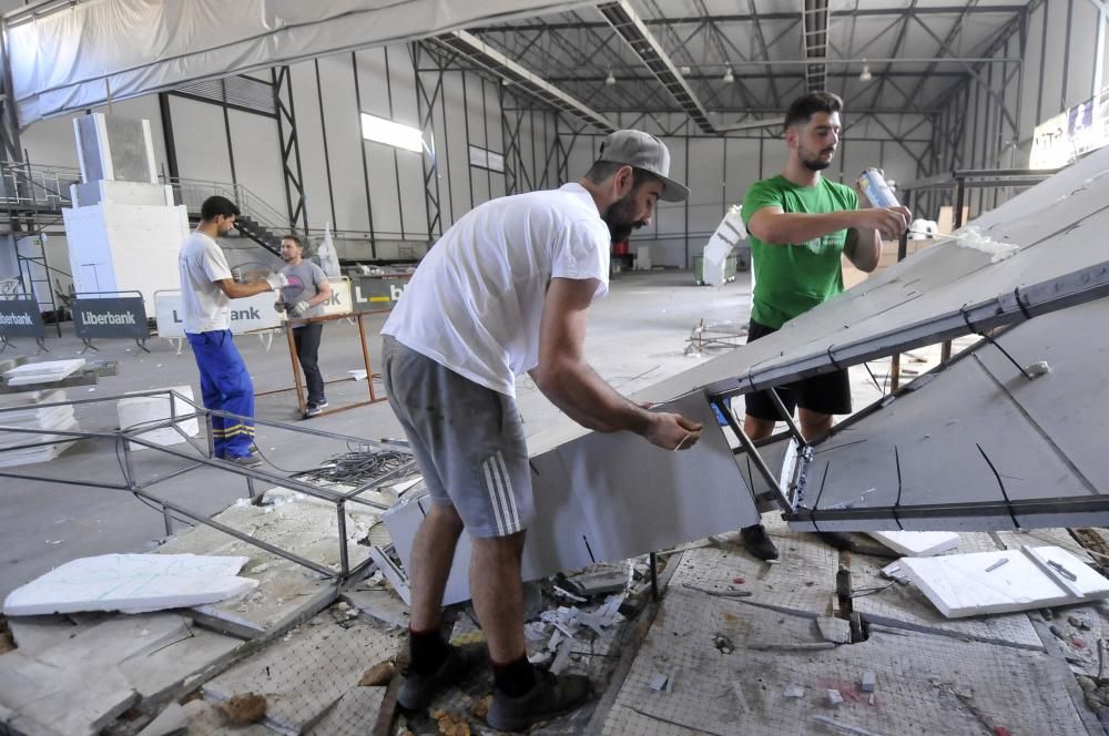 Preparación de carrozas para el Descenso del Nalón