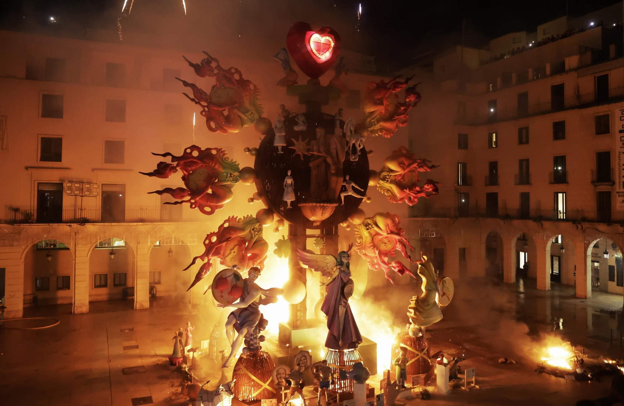 Cremà de la Hoguera Oficial adulta, “Identidad”