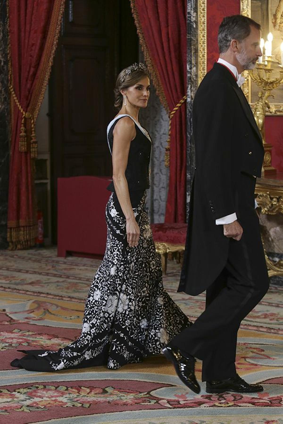 Letizia Ortiz deslumbra en la cena de gala ofrecido en honor al presidente del Estado de Israel y  su mujer