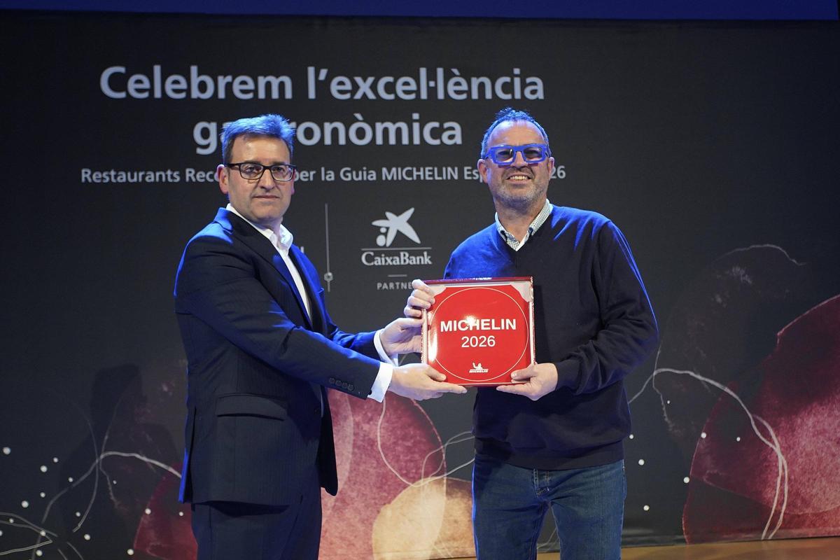 Les imatges de l'entrega de plaques als restaurants recomanats a la Guia Michelin