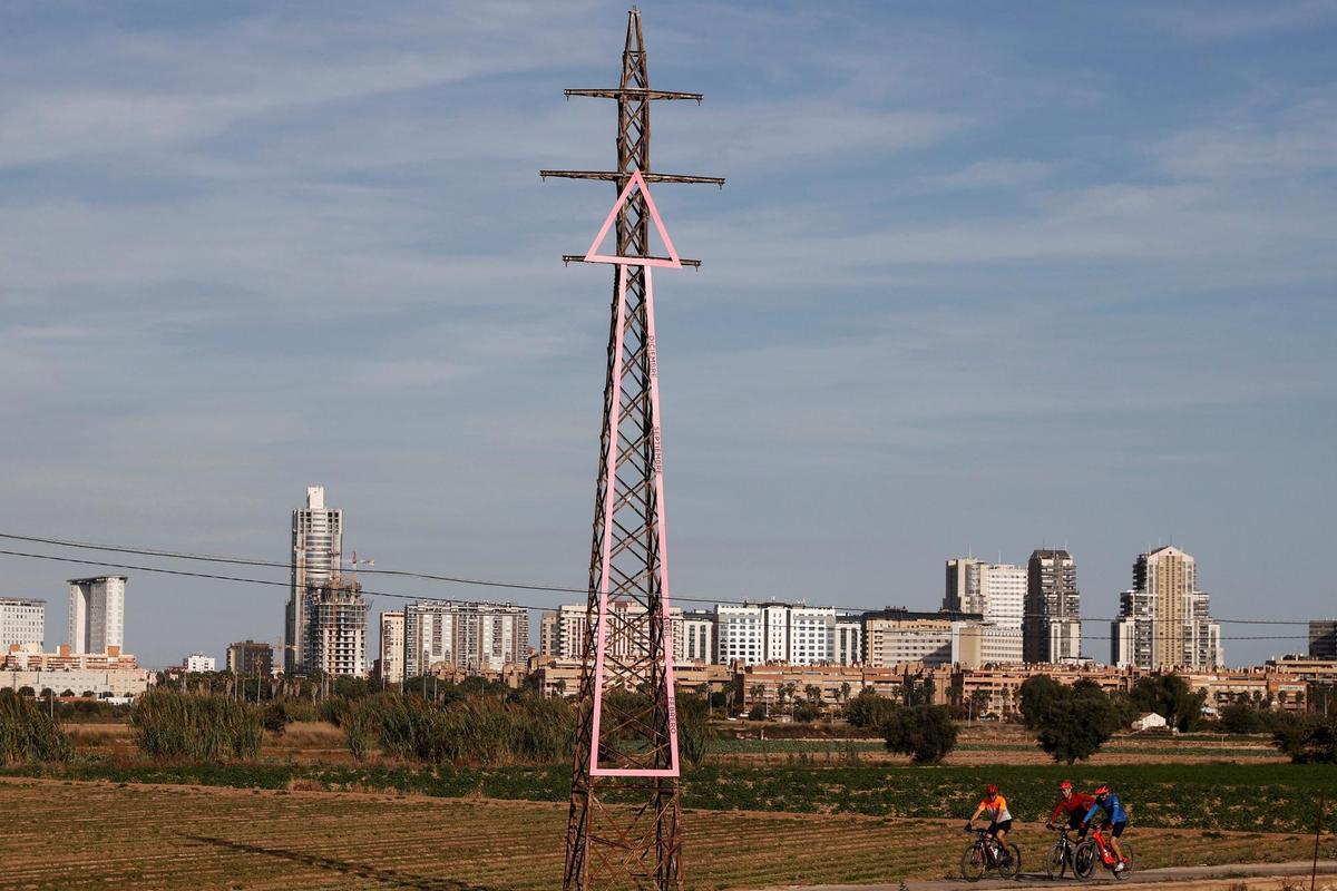 El preu de la llum registra aquest diumenge la segona caiguda més alta de l’any