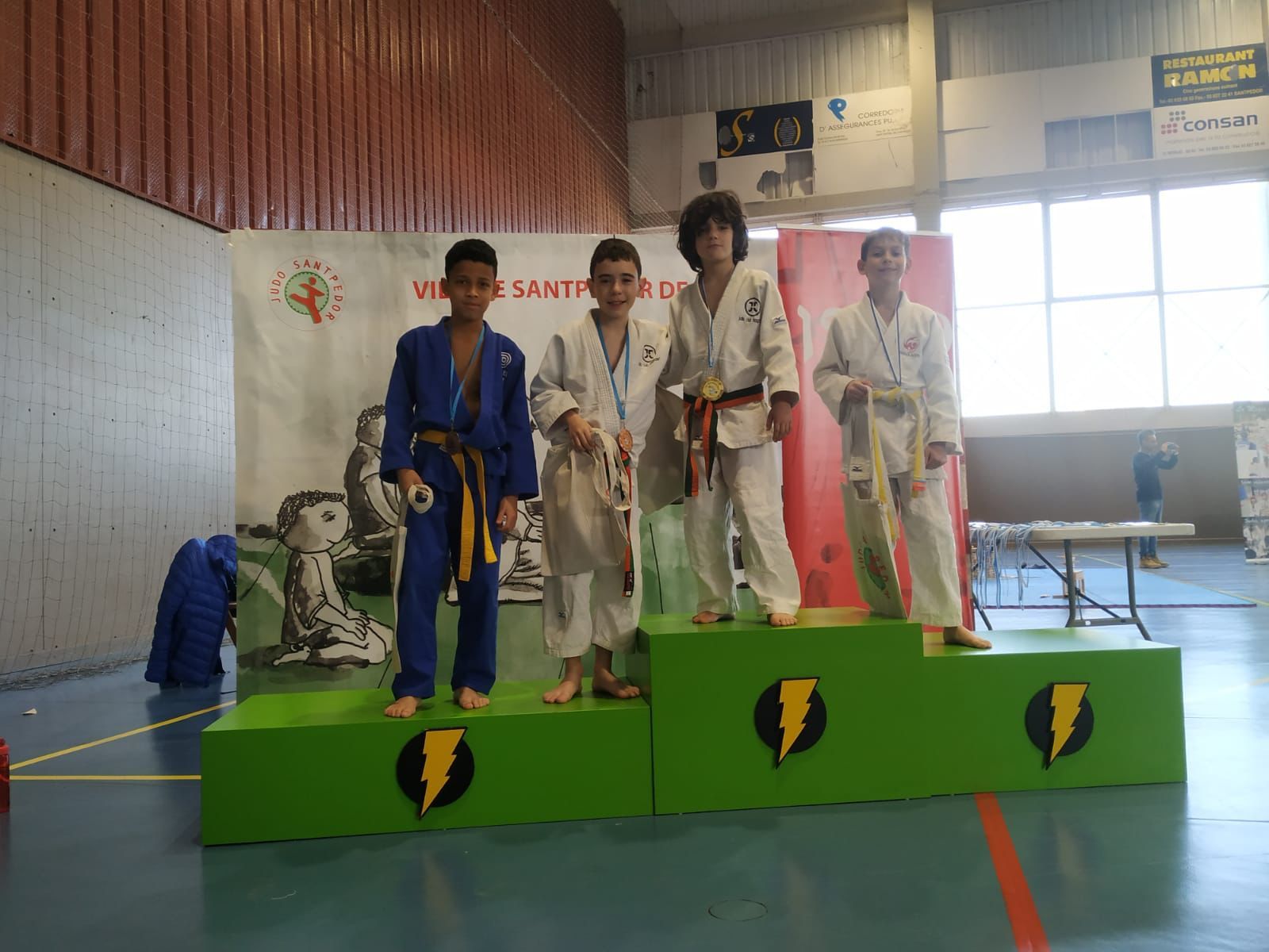 Imatges del Vila de Santpedor de judo infantil