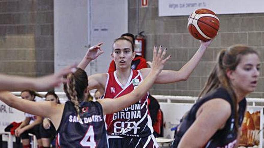 Núria Bagaria, en el partit d&#039;ahir al migdia del Citylift GEiEG Uni.