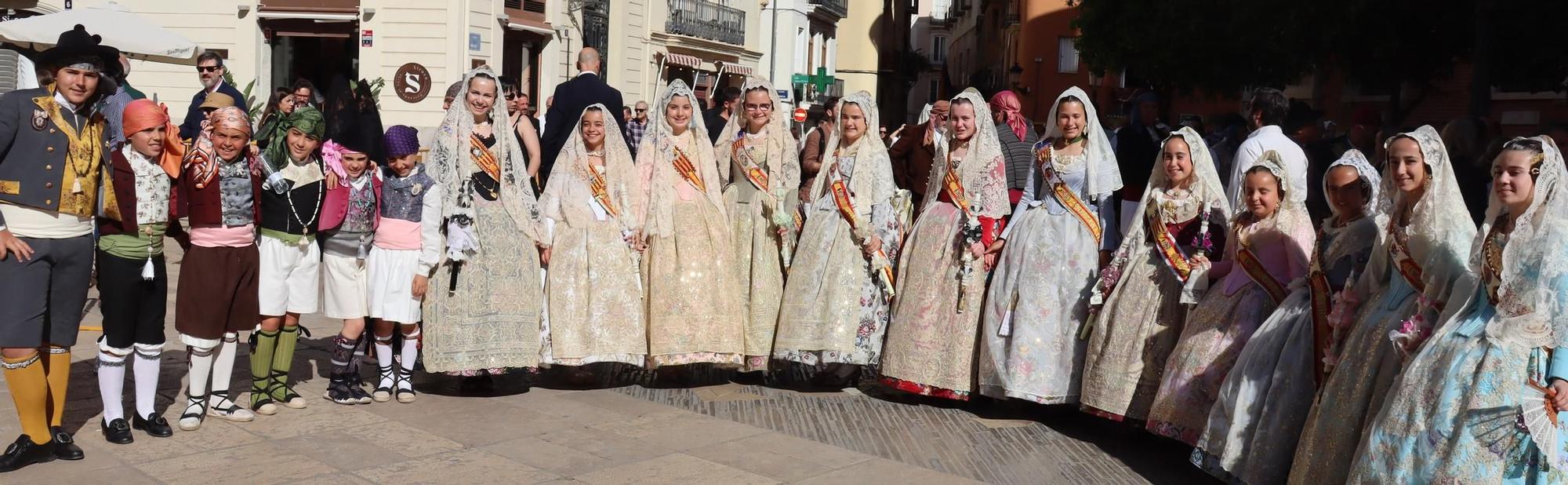 Comisiones de falla en la Procesión de la Virgen (2/5)