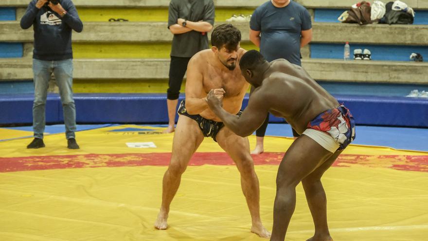 Entrenamiento para la despedida de Juan Espino con luchadores de todas las modalidades