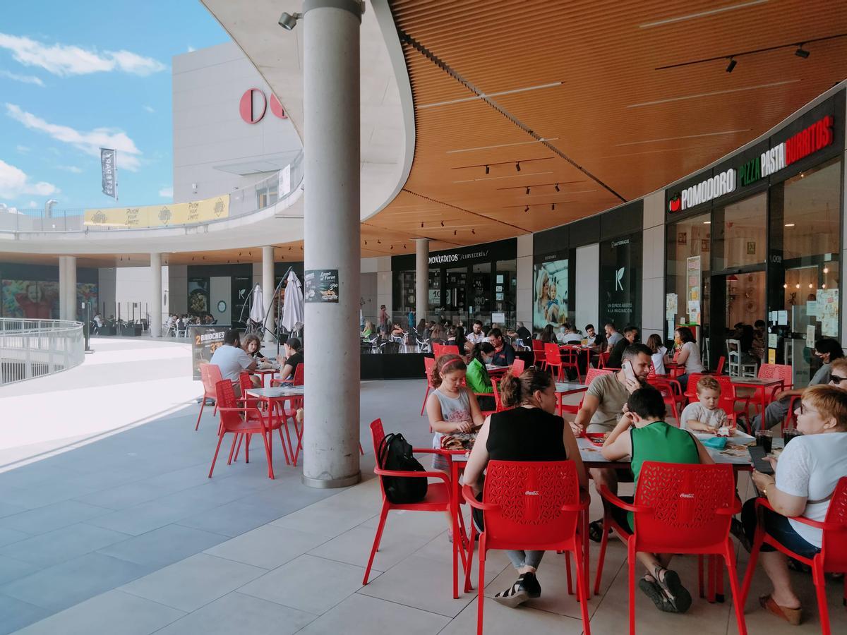 La plaza del Esteparck tiene grandes terrazas para disfrutar tanto de su oferta de ocio como de restauración