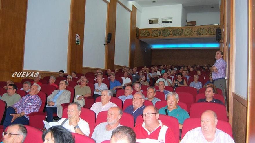 La peñas distinguen a la Guardia Civil en el 175 aniversario del instituto armado