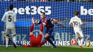 El Madrid se estrella en Eibar (3-0)