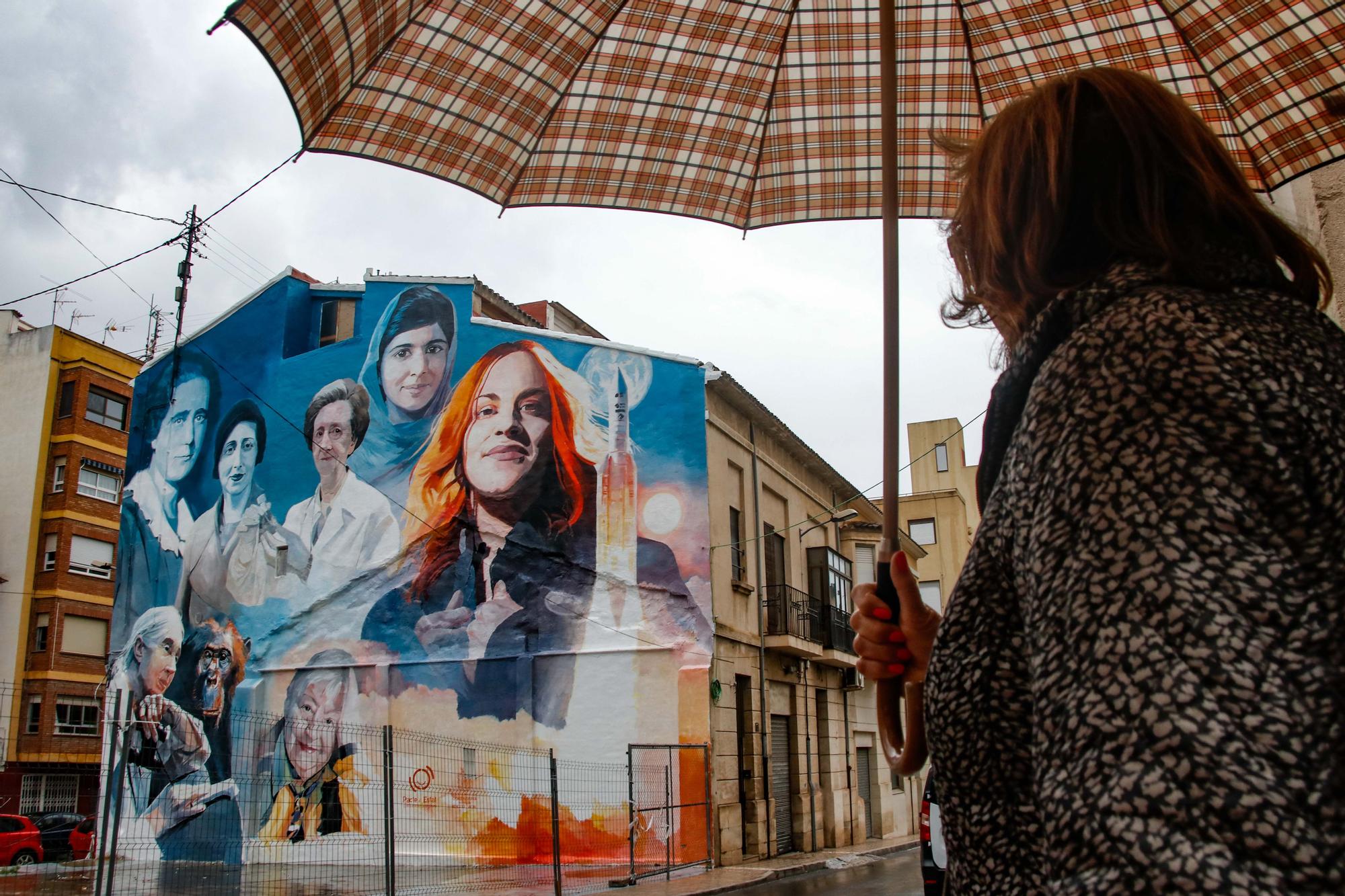 El mural feminista de Cocentaina triunfa en el espacio