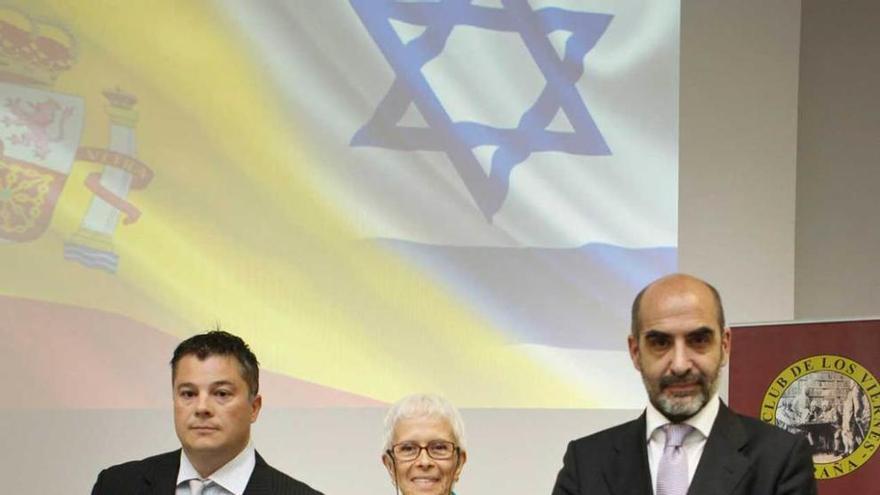 Desde la izquierda, Ricardo Parente, Aida Oceransky y Ángel Mas.