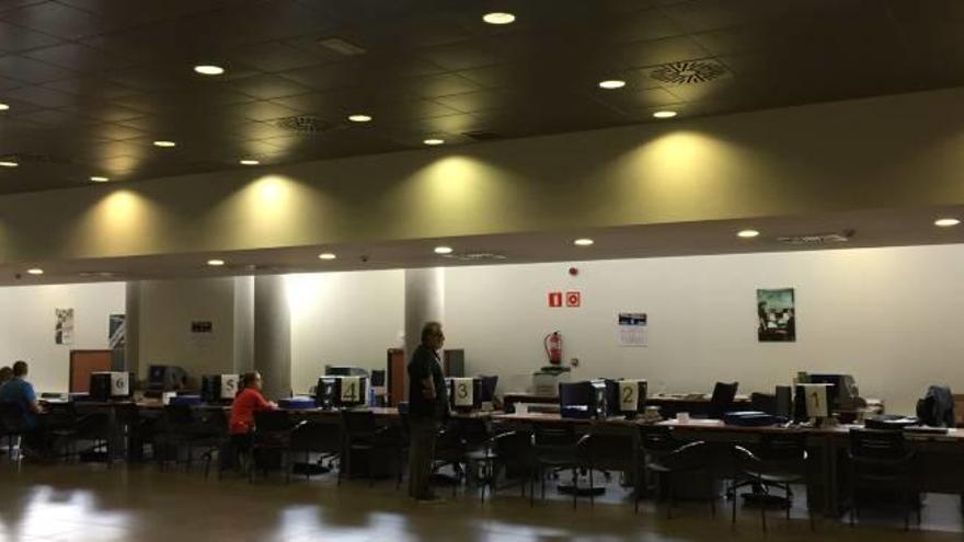 La falta de personal satura la oficina del DNI en Castelló y Vila-real