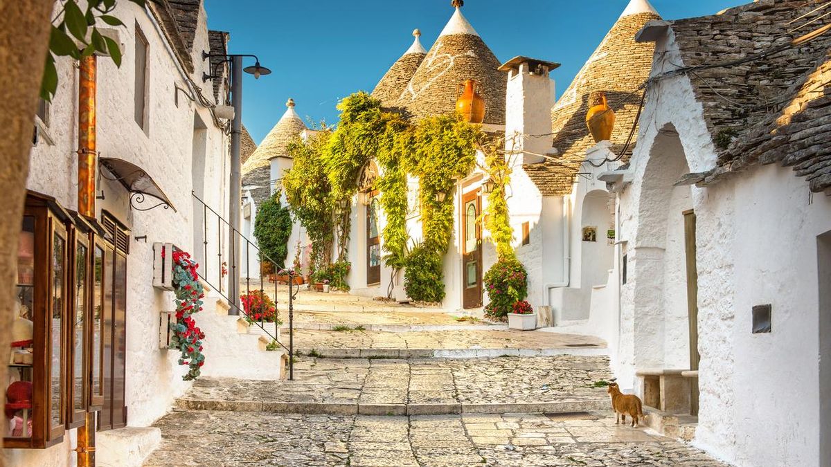 El pueblo más bonito de Italia tiene unas casas que parecen de Disney y se construyó sin cemento para no pagar impuestos