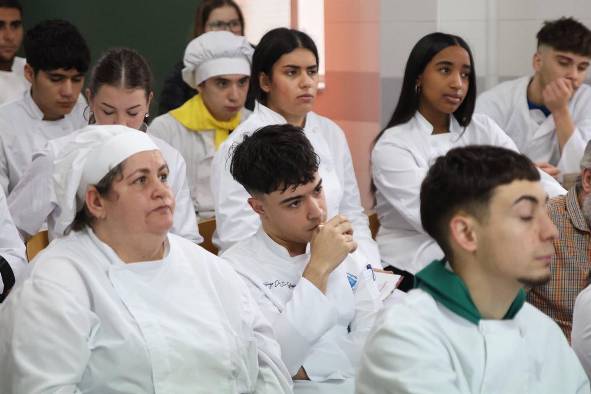 GALERÍA | Los secretos del torrezno de Soria, en la Escuela de Hostelería de Zamora