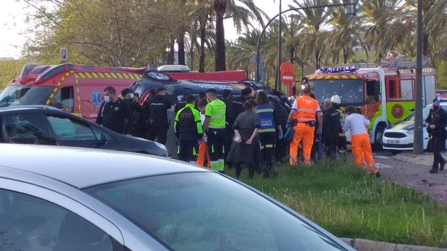 Las imágenes del accidente entre un turismo y un coche de la Policía Nacional en València