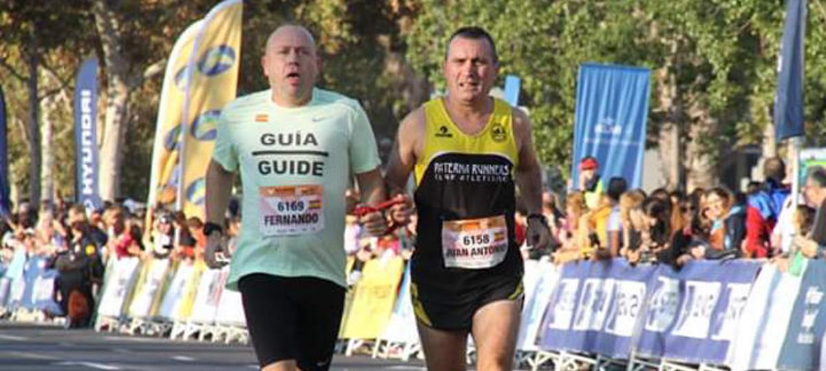 Gran nivel de los atletas adaptados en el Medio Maratón de València