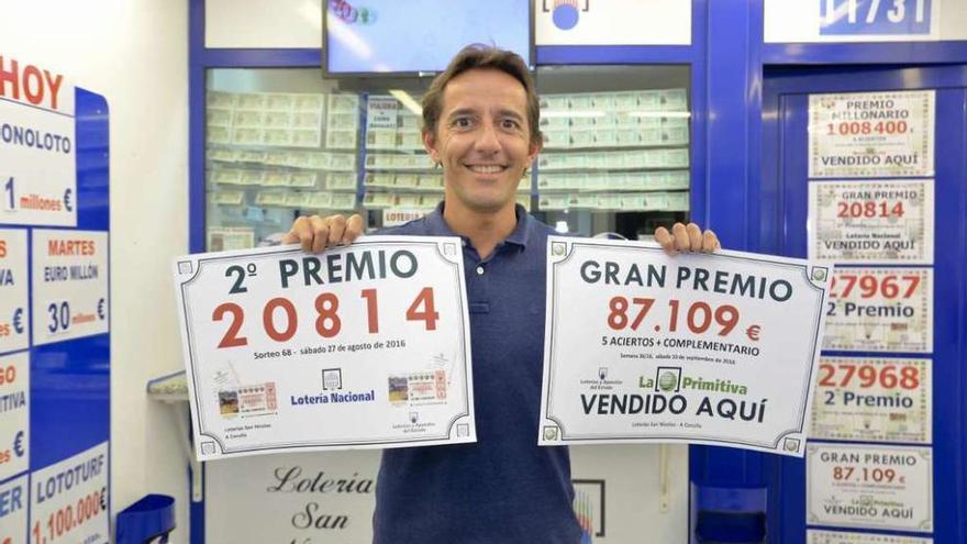 Iván González con los dos grandes premios repartidos en San Nicolás en las últimas semanas.