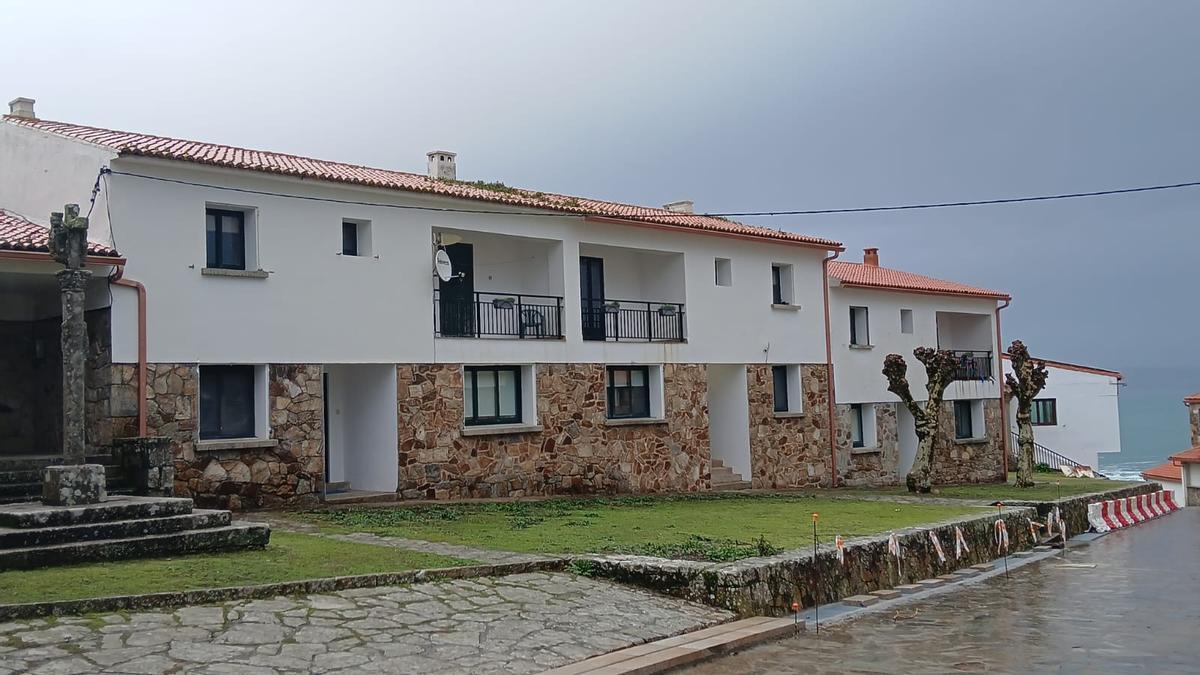 El inmueble de Parques Nacionales en Ons, que ofreció para alojar a las vecinas que permanecen en la casa de la isla que no tiene luz.