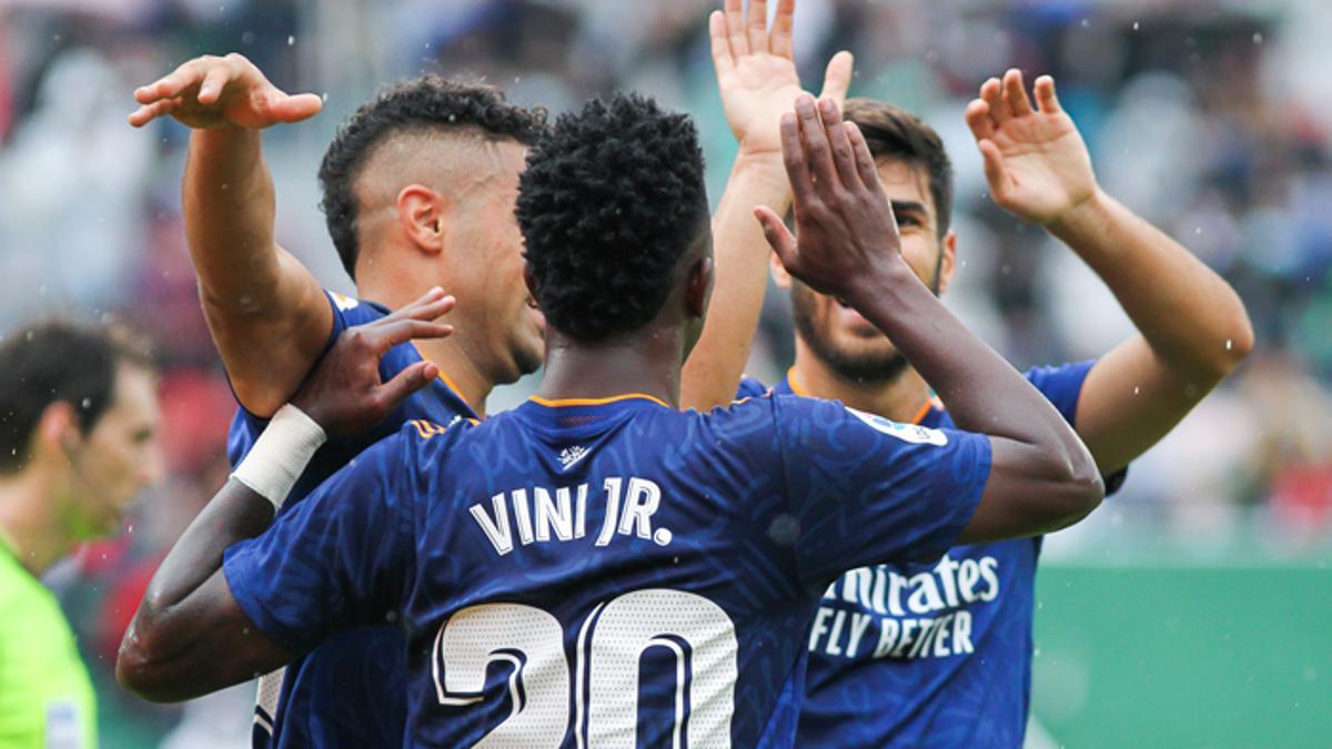Vinicius salvó al Madrid en Elche