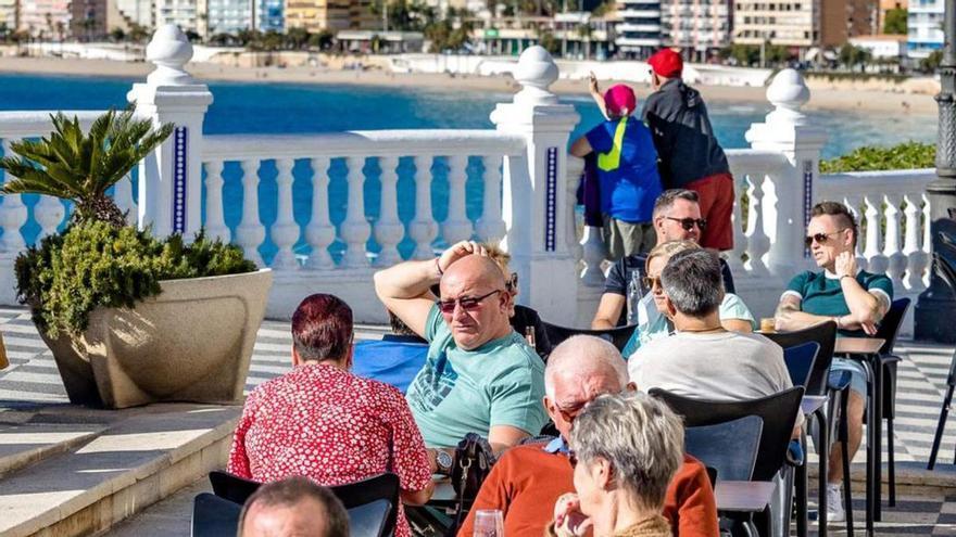 Benidorm buscará turistas en más de una veintena de países para reflotar el sector