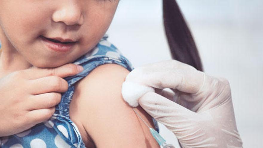 Los expertos aconsejan vacunar a todos los menores