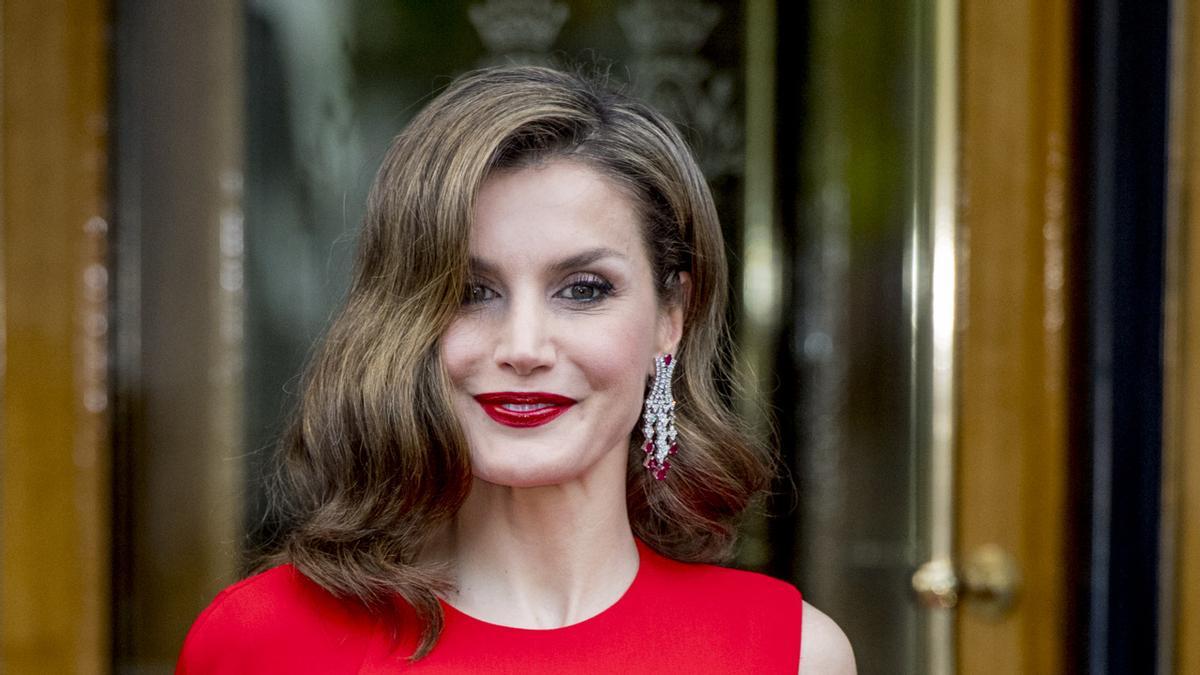 Letizia Ortiz con vestido rojo