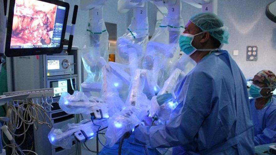 Unes 140 intervencions amb el robot Da Vinci a l&#039;hospital Trueta en un any