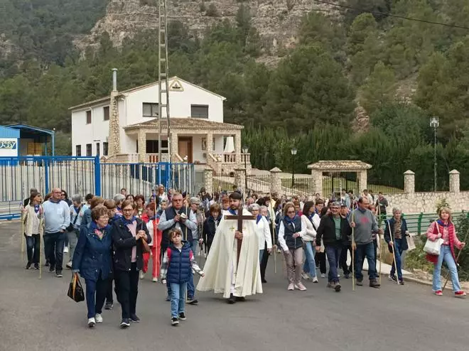 Los vecinos de Sumacàrcer suben en romería a la ermita