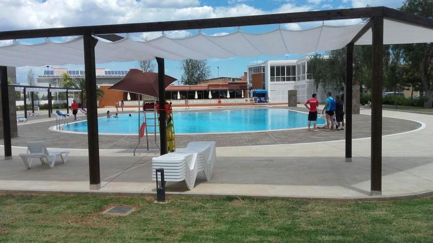 La piscina de Catarroja abrirá de noche en julio y agosto
